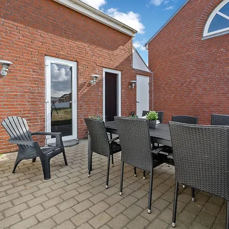 Iffuer - 2-3km From The Sea By Interhome
