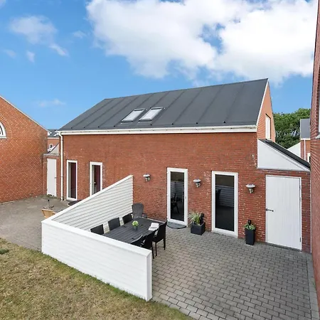 Iffuer - 2-3km From The Sea By Interhome